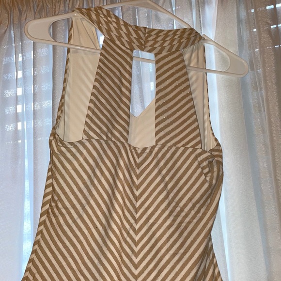 White & Black adorable sleeveless top - Picture 2 of 2